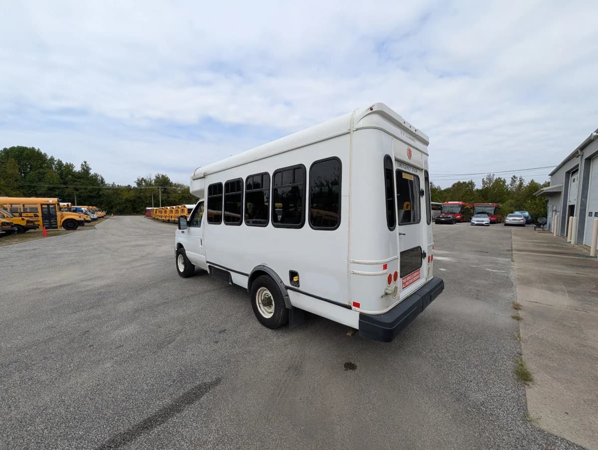 2016 FORD E-350 12P Non CDL  - Image 32
