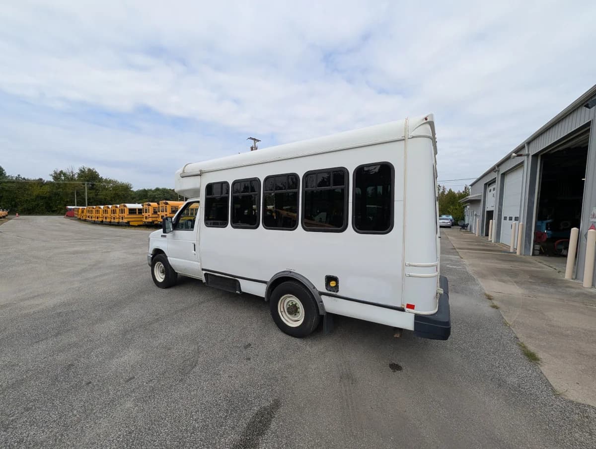 2016 FORD E-350 12P Non CDL  - Image 4