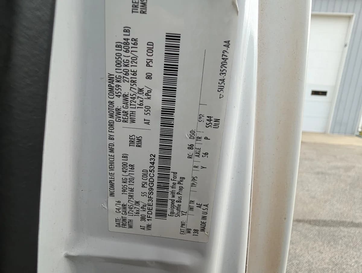 2016 FORD E-350 12P Non CDL  - Image 35
