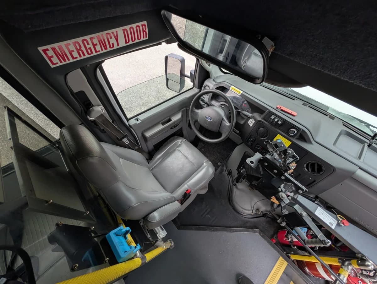 2016 FORD E-350 12P Non CDL  - Image 8