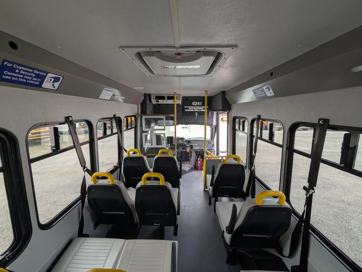 2016 FORD E-350 12P Non CDL  - Image 14