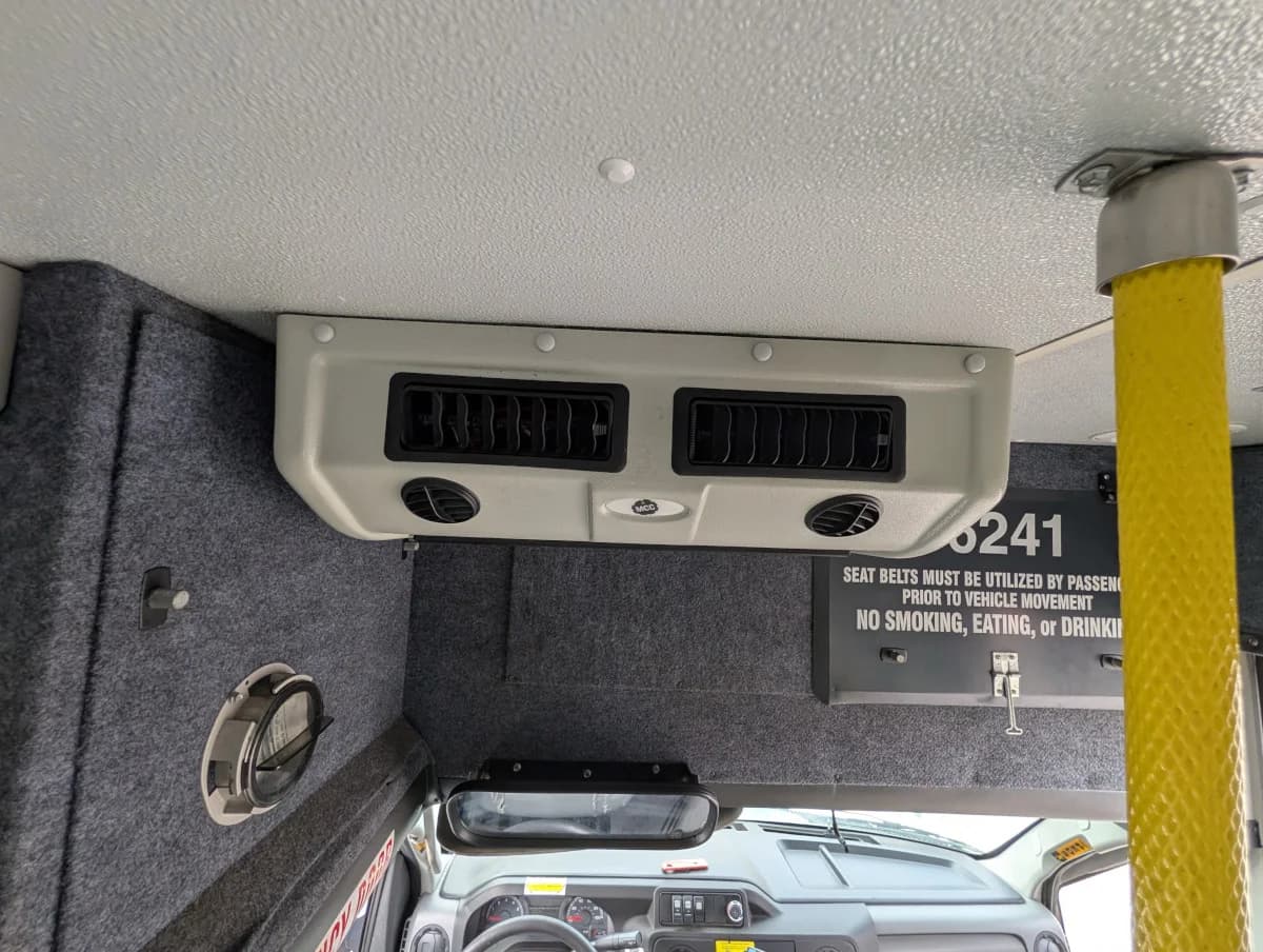 2016 FORD E-350 12P Non CDL  - Image 20