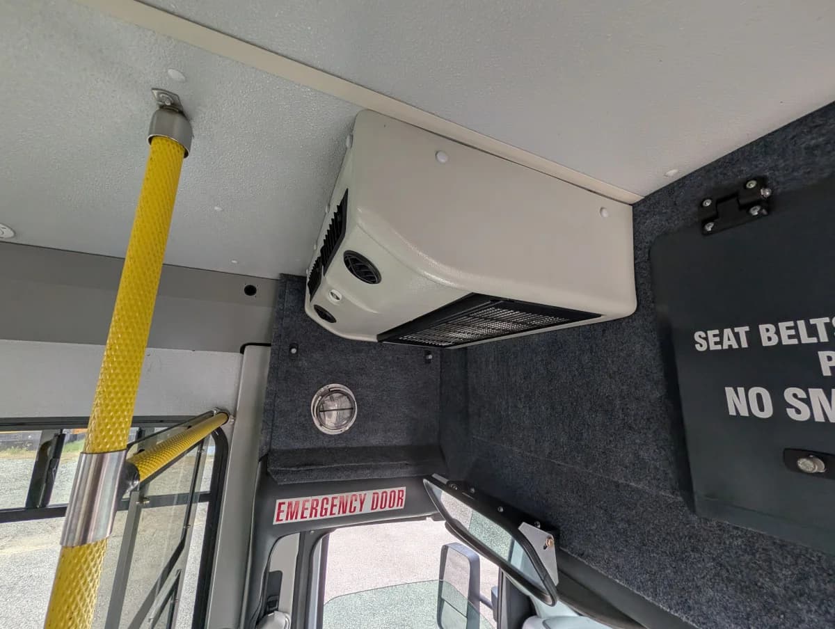2016 FORD E-350 12P Non CDL  - Image 21