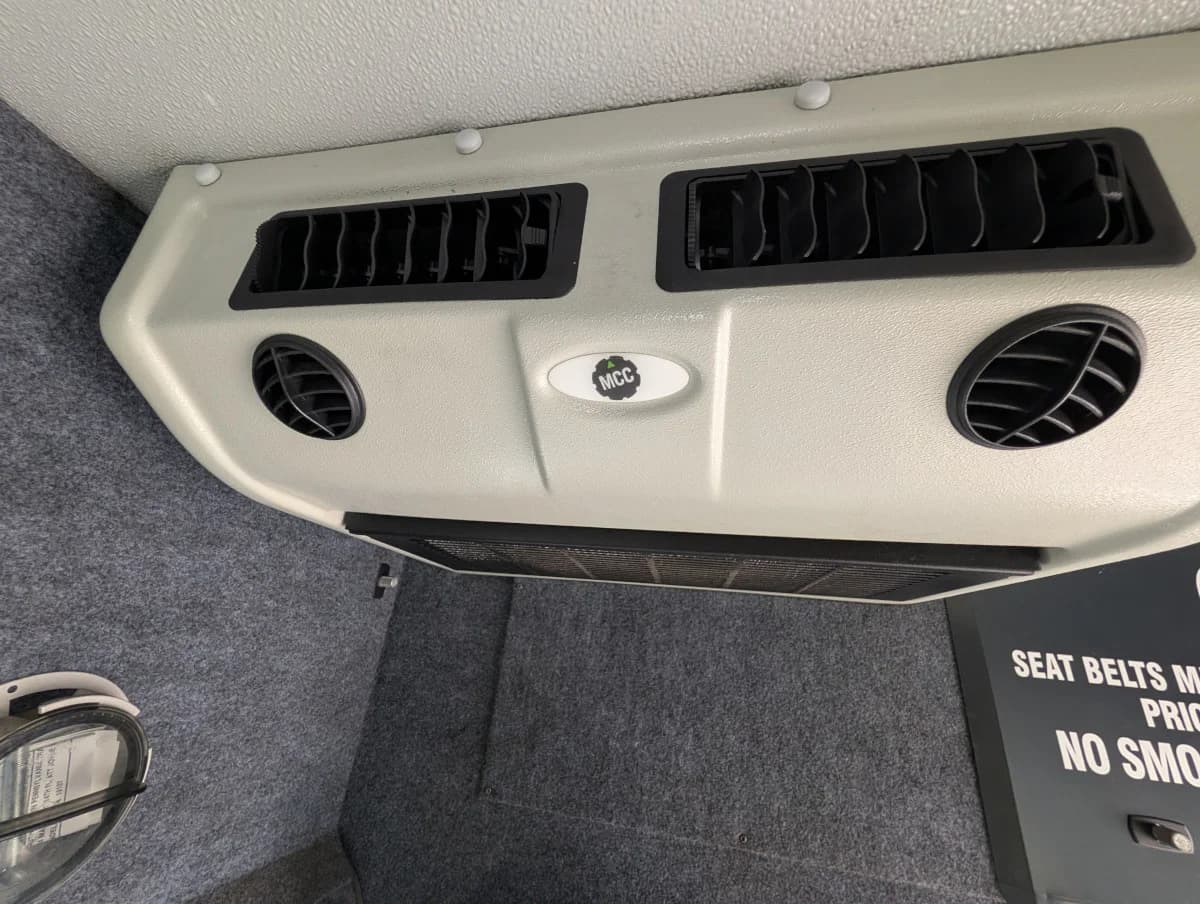 2016 FORD E-350 12P Non CDL  - Image 22