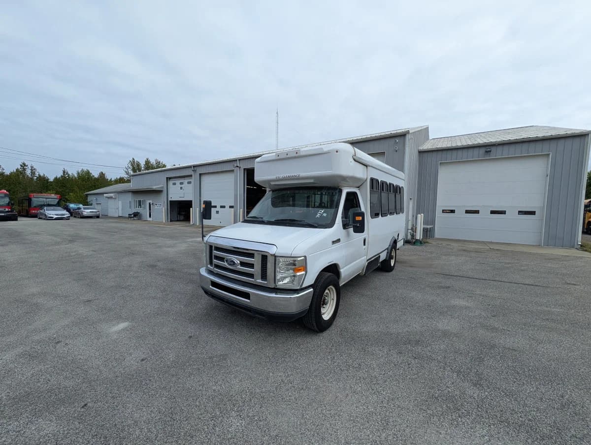 2016 FORD E-350 12P Non CDL  - Image 24