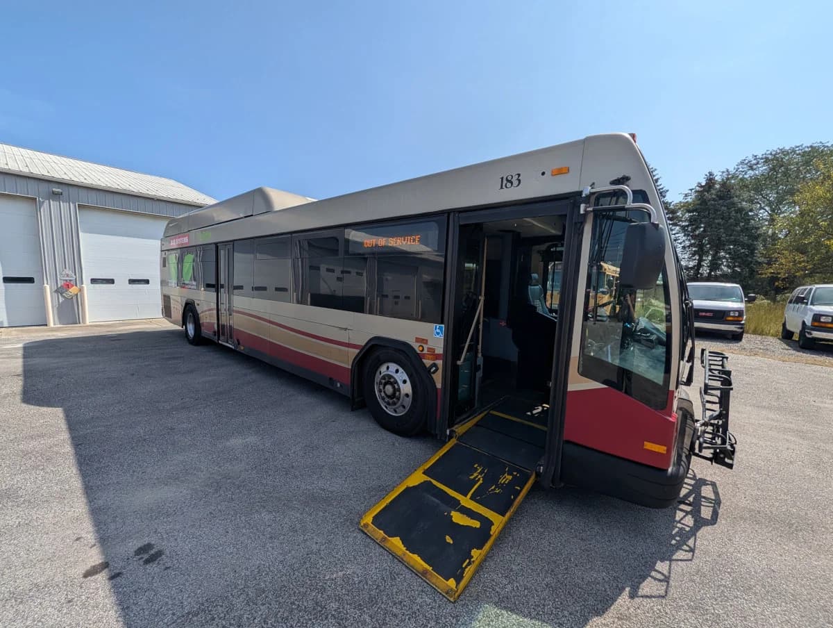 2012 Gillig 40ft Low Floor Transit - Image 2