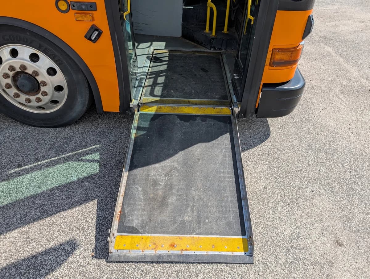 2005 GILLIG LOW FLOOR - Image 5