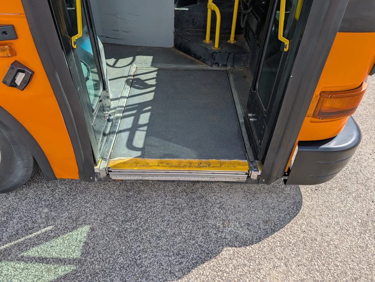 2005 GILLIG LOW FLOOR - Image 6