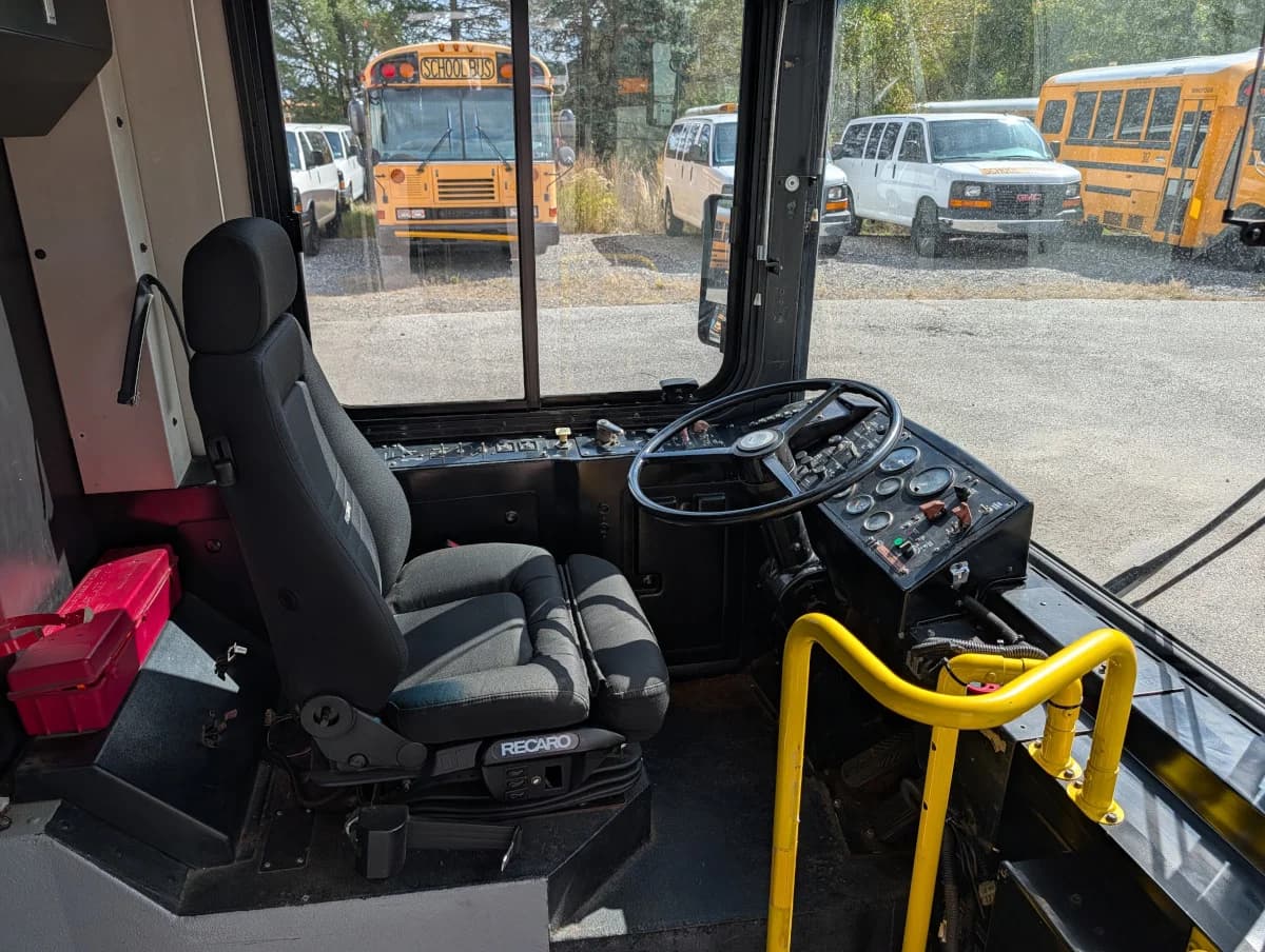 2005 GILLIG LOW FLOOR - Image 7