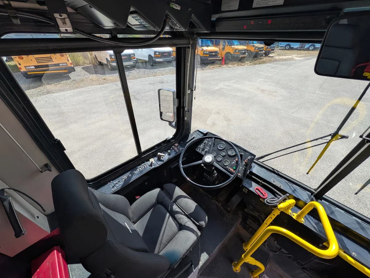 2005 GILLIG LOW FLOOR - Image 8