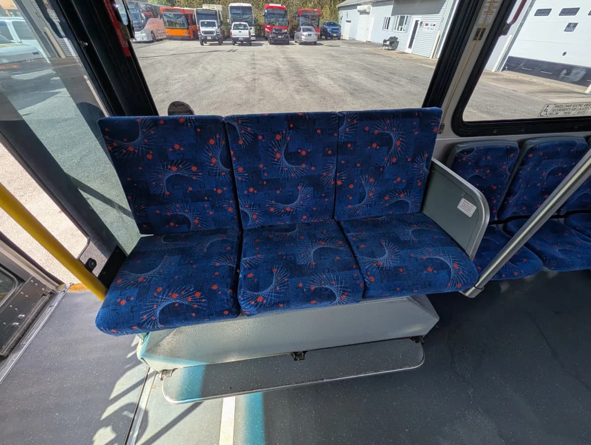 2005 GILLIG LOW FLOOR - Image 10