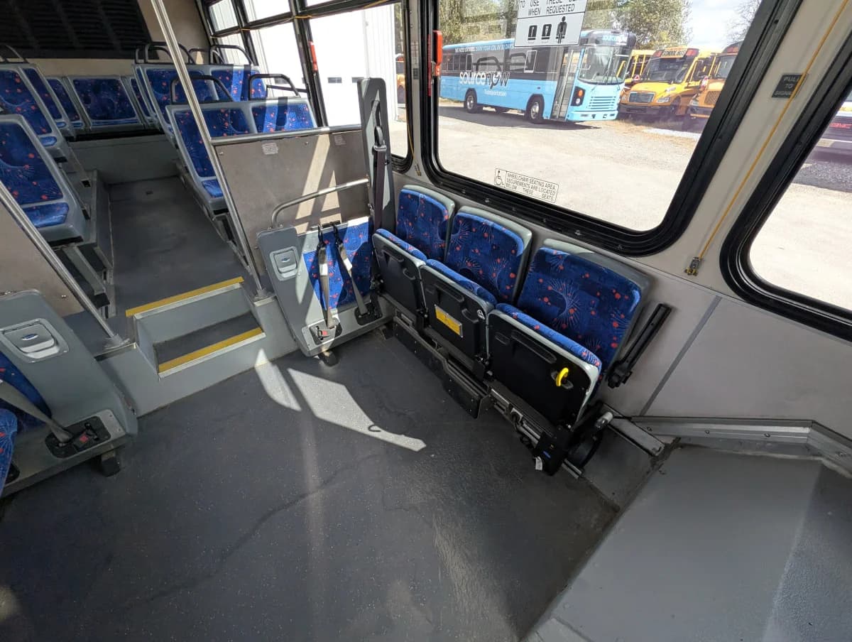 2005 GILLIG LOW FLOOR - Image 11
