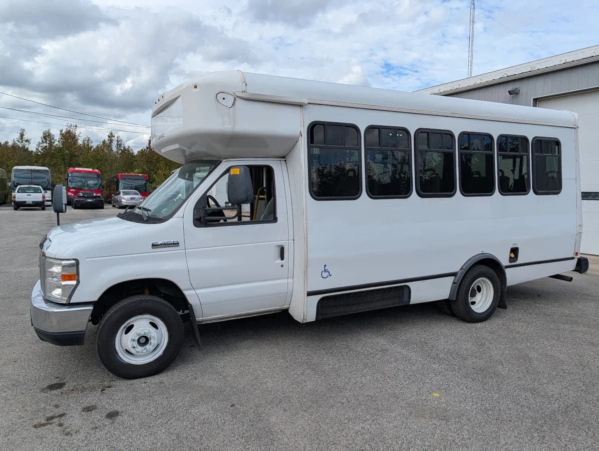 2017 Ford E-450 bus