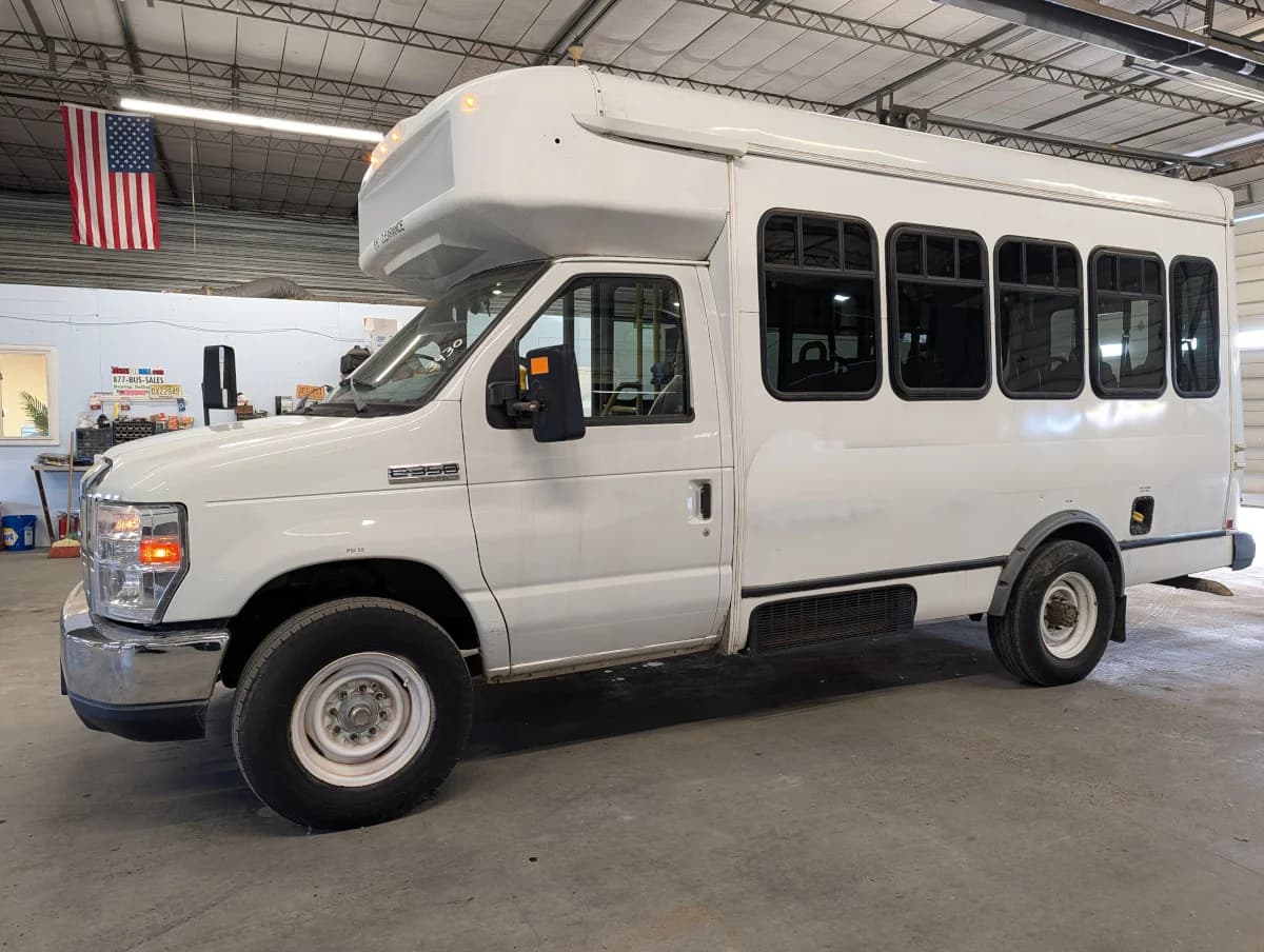 2016 Ford E350  bus