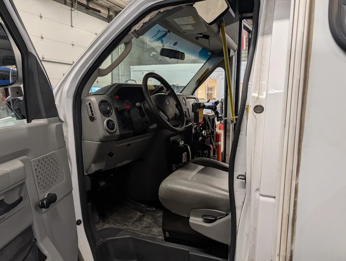 2017 Ford E450 Shuttle - Image 5