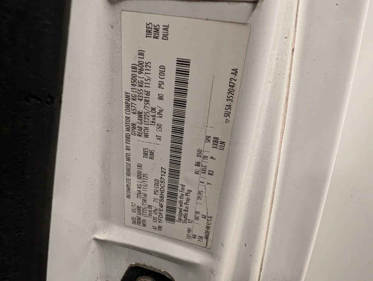 2017 Ford E450 Shuttle - Image 36