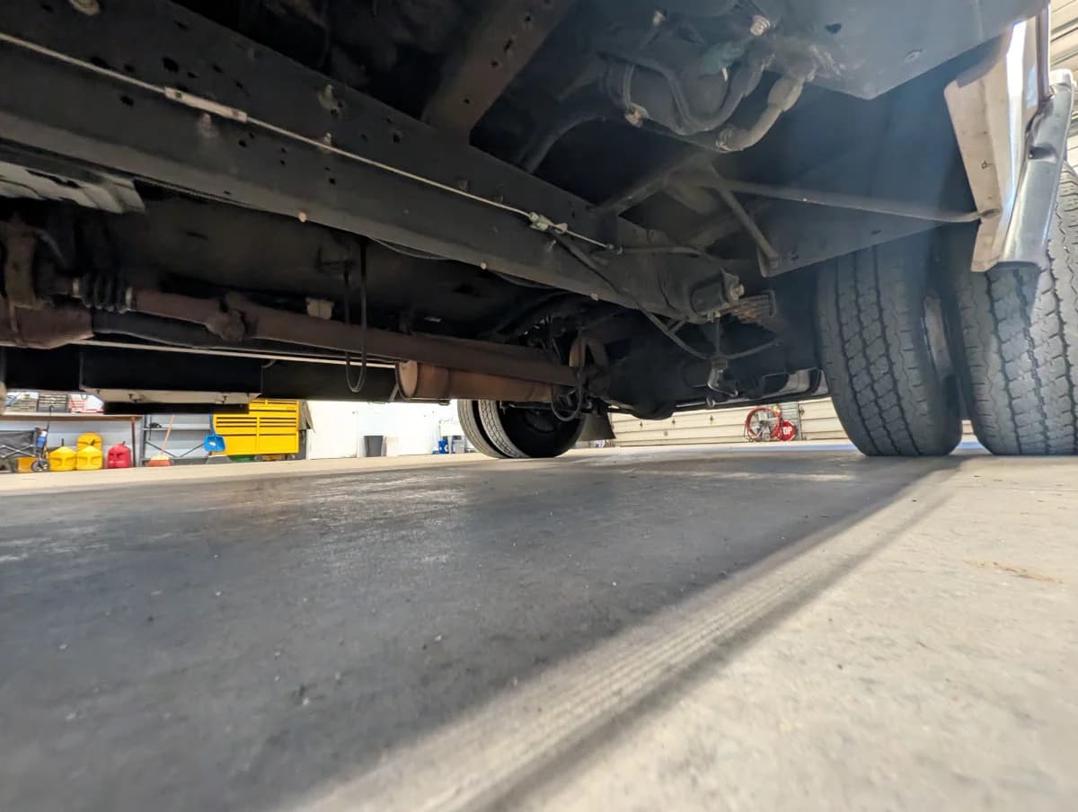 2017 Ford E450 Shuttle - Image 18