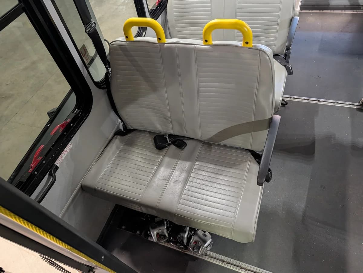 2017 Ford E450 Shuttle - Image 33