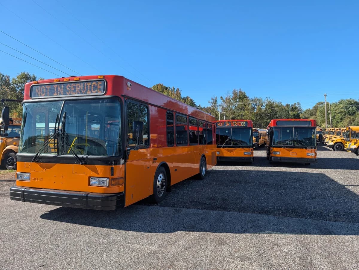 5 Gillig Low Floor Transit buses - Image 28