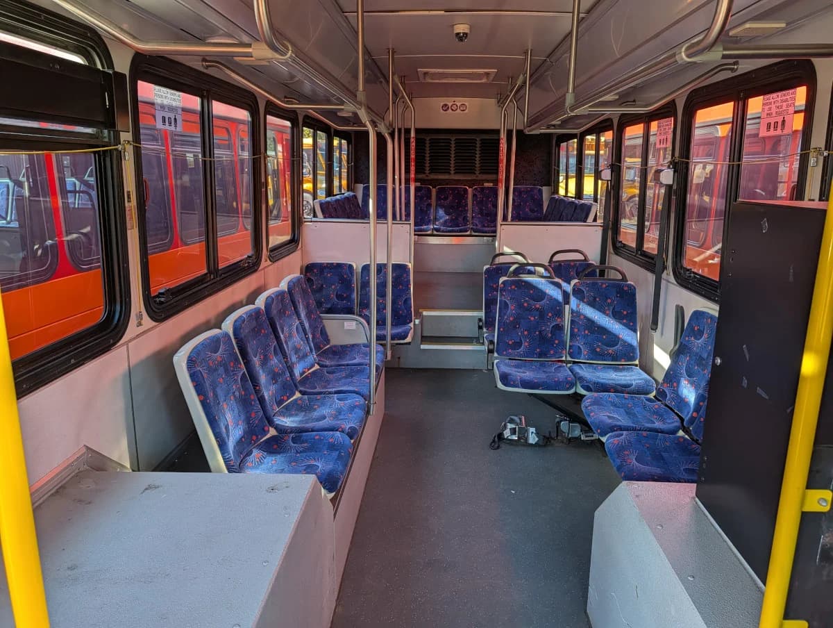 5 Gillig Low Floor Transit buses - Image 7