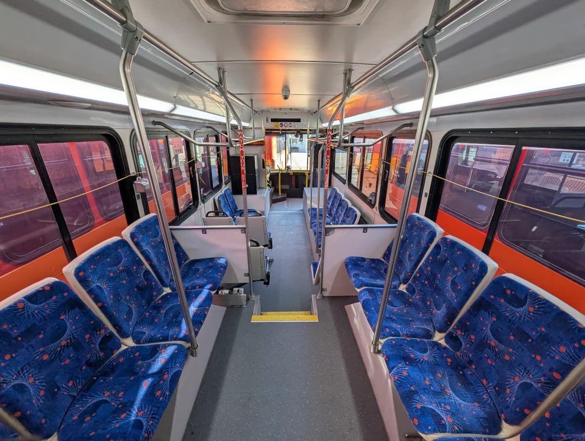 5 Gillig Low Floor Transit buses - Image 8