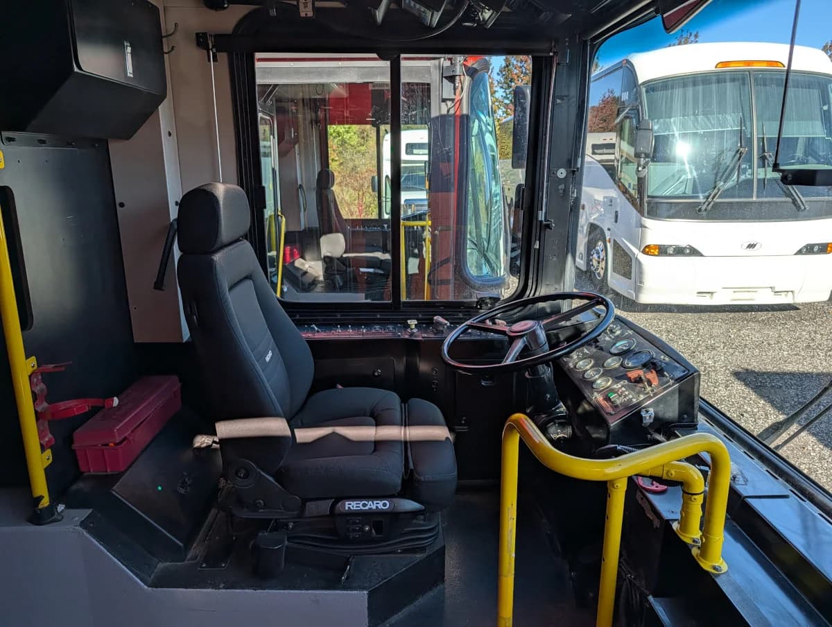 5 Gillig Low Floor Transit buses - Image 9