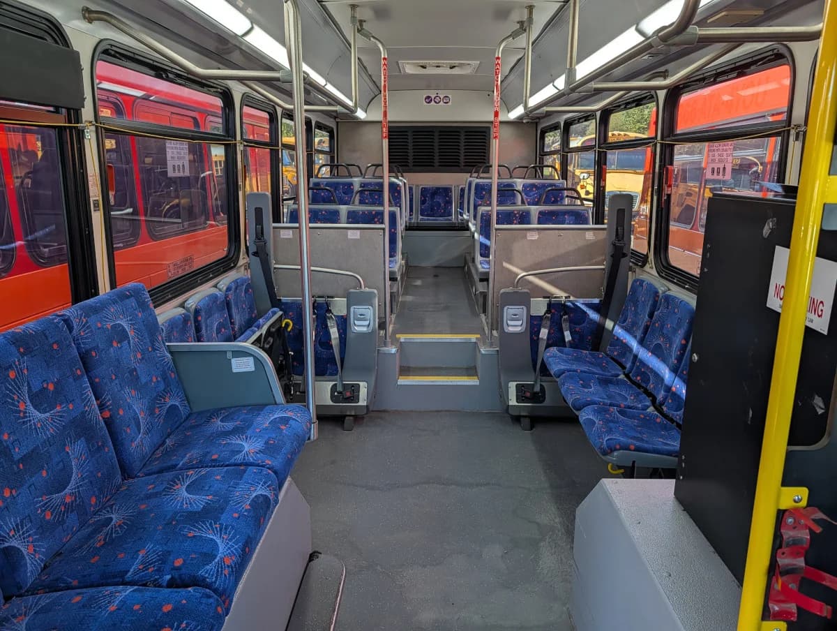 5 Gillig Low Floor Transit buses - Image 10
