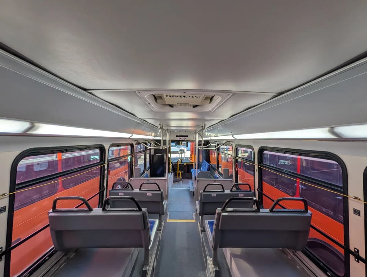 5 Gillig Low Floor Transit buses - Image 11