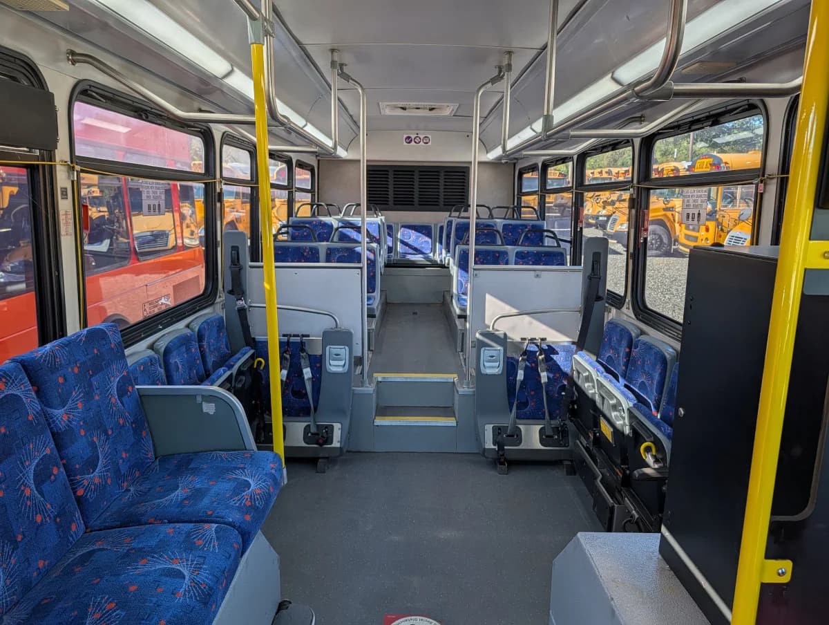 5 Gillig Low Floor Transit buses - Image 13