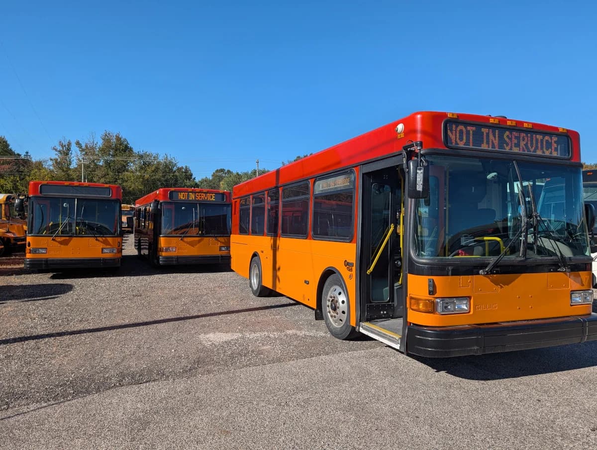 5 Gillig Low Floor Transit buses - Image 29