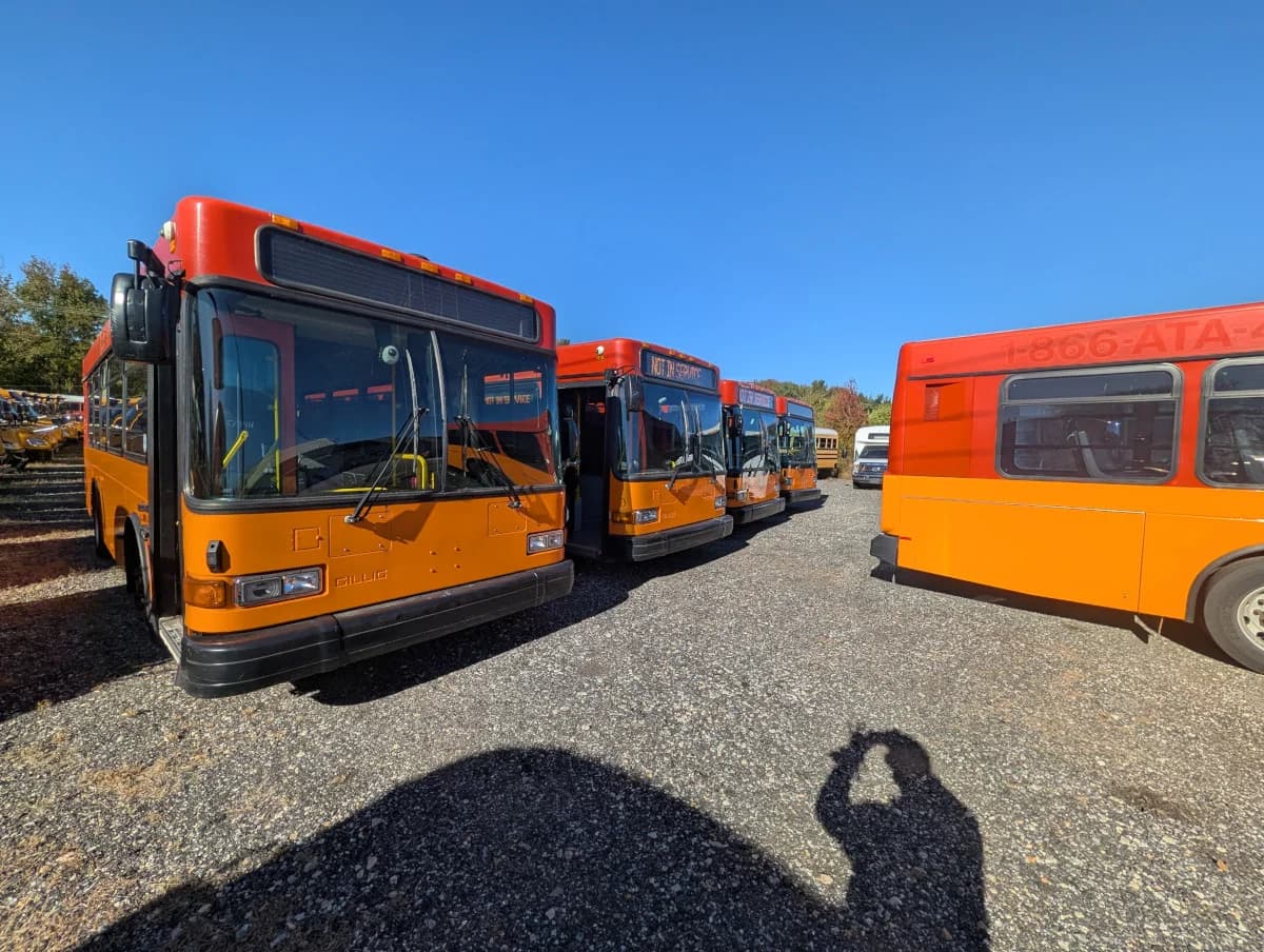 5 Gillig Low Floor Transit buses - Image 30