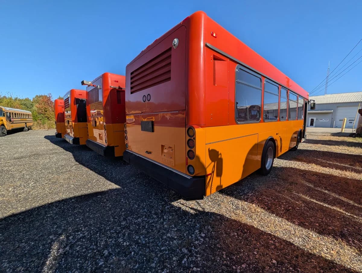 5 Gillig Low Floor Transit buses - Image 2