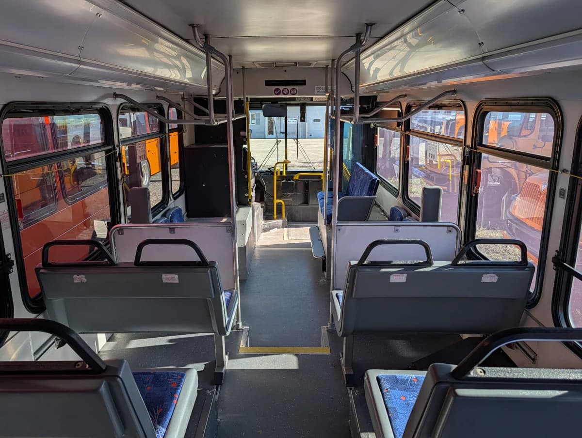 5 Gillig Low Floor Transit buses - Image 5