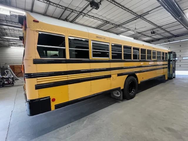 2012 Blue Bird Vision 72P - Image 4