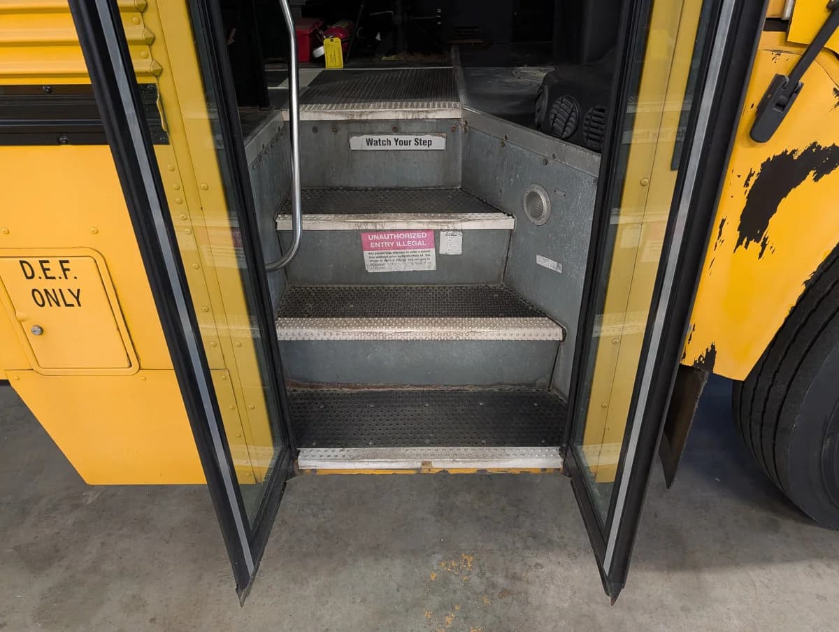 2012 Blue Bird Vision 72P - Image 5