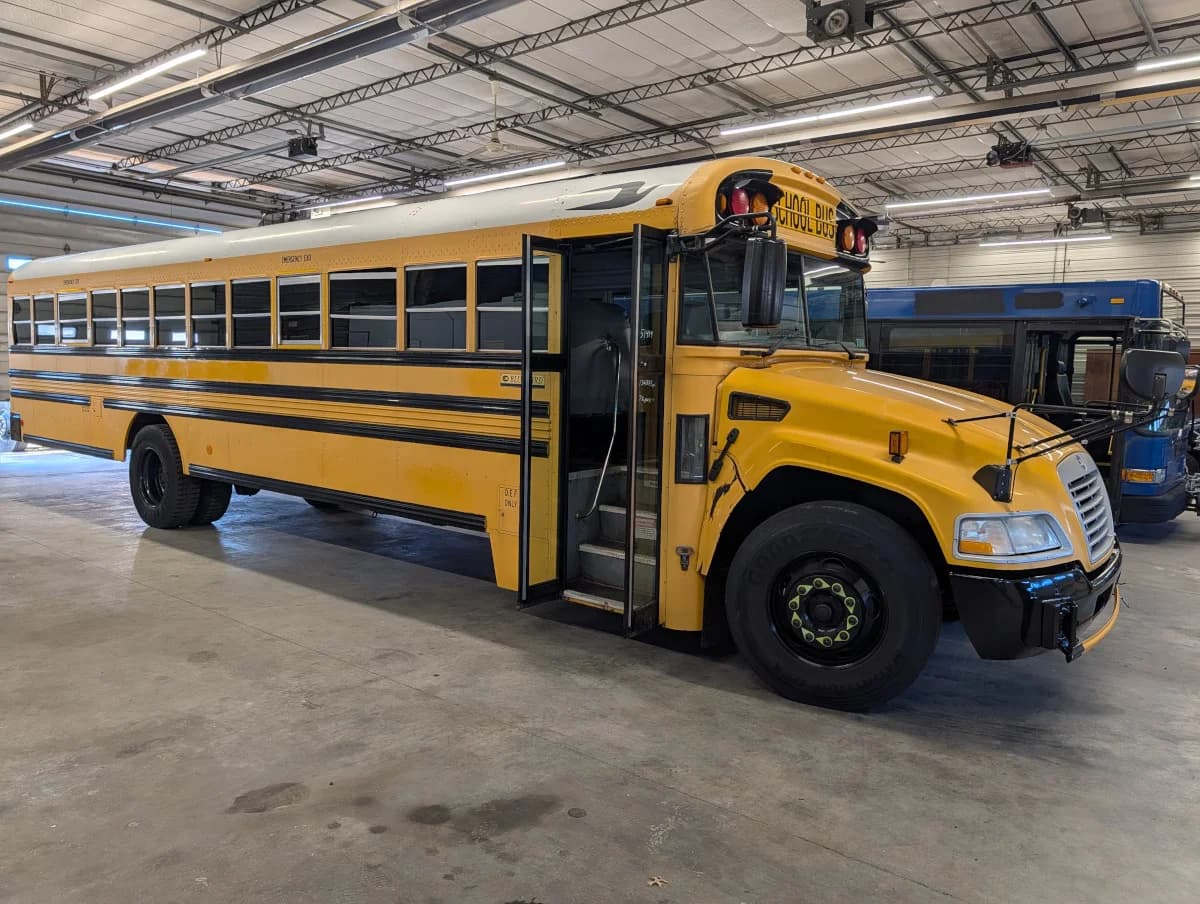 2012 Blue Bird Vision 72P - Image 2