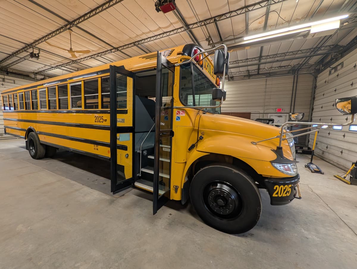 2020 International CE 72P - Image 2