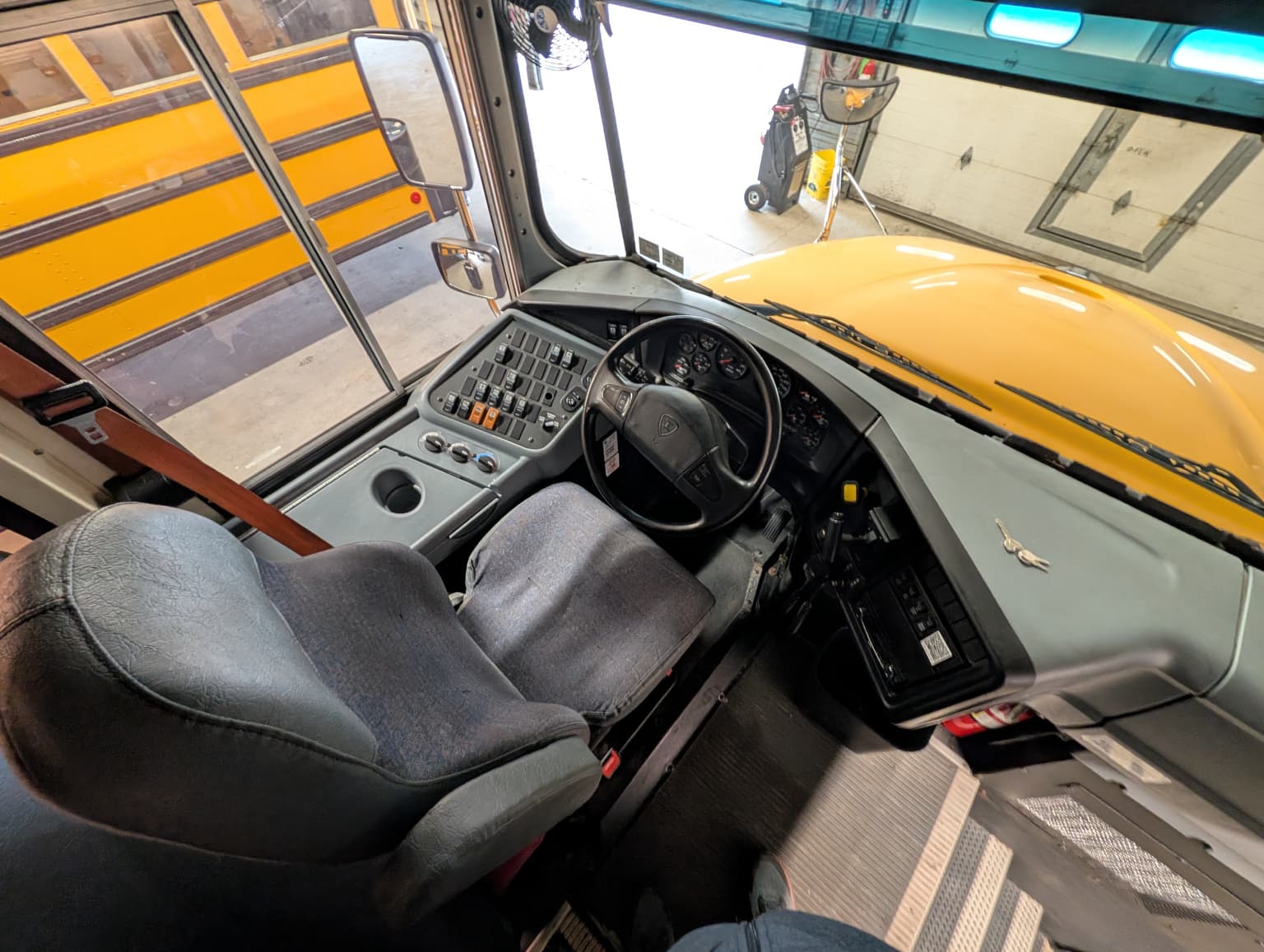 2018 International CE 77P - Image 6