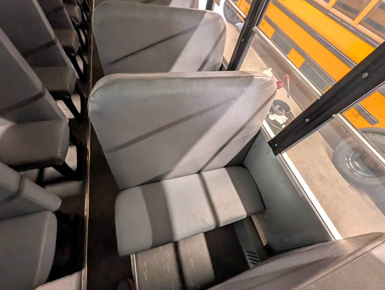 2018 International CE 77P - Image 8