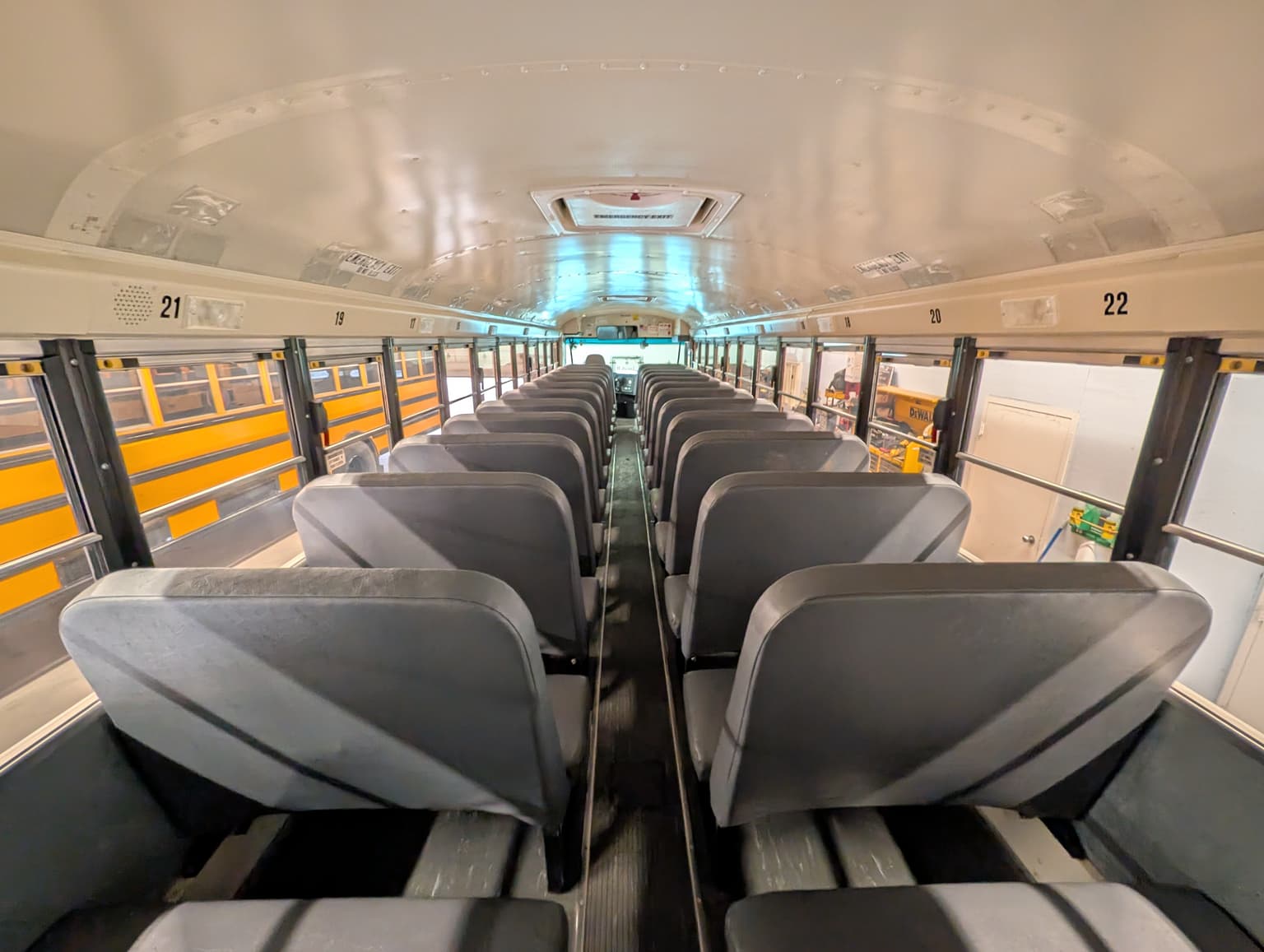 2018 International CE 77P - Image 10