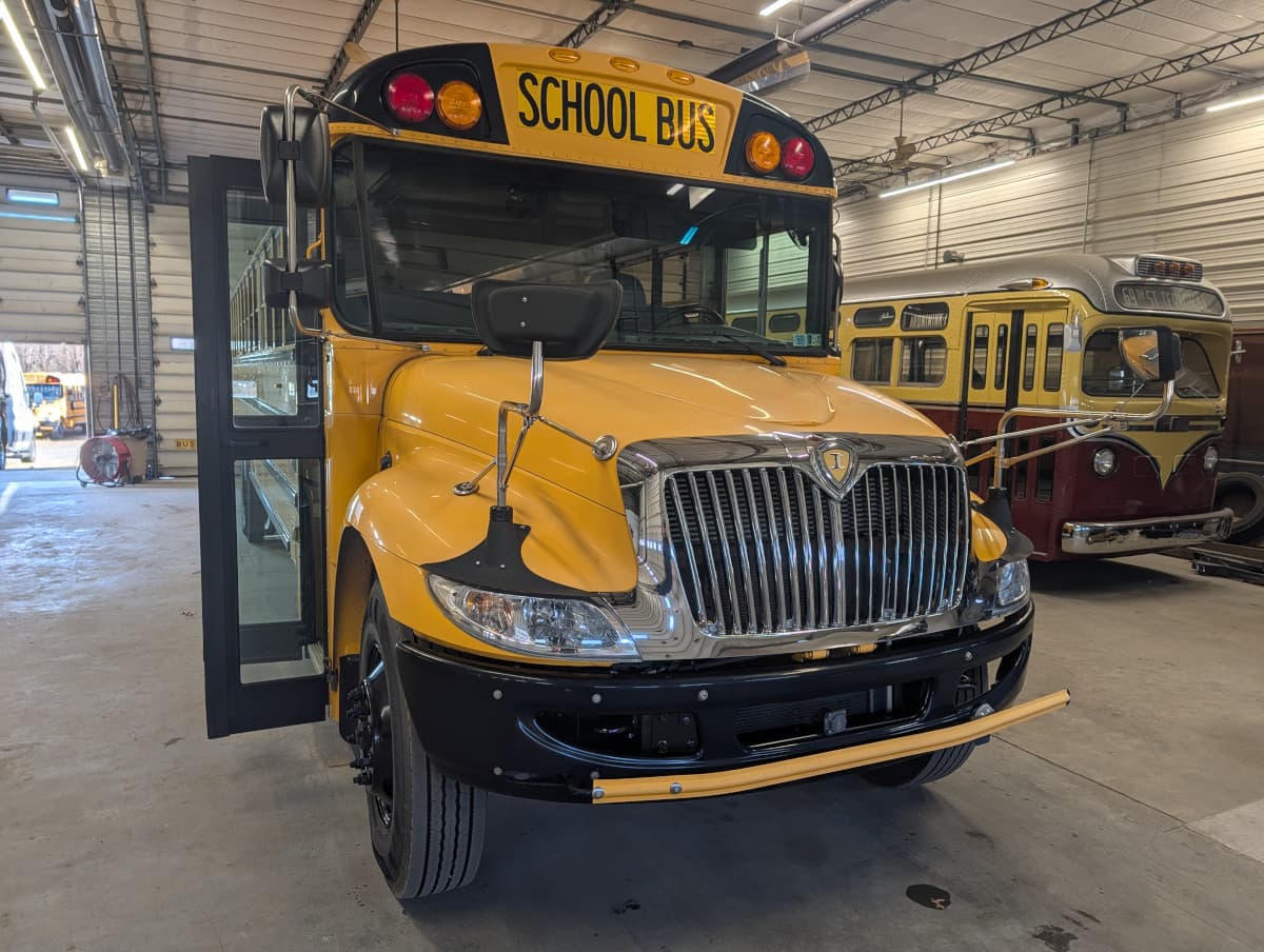 2018 International CE 77P - Image 13