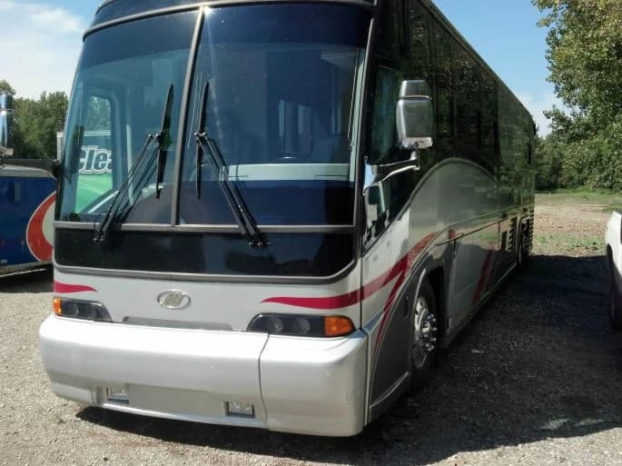2003 MCI Entertainer Bus - Image 1
