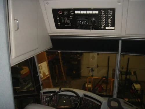 2003 MCI Entertainer Bus - Image 13