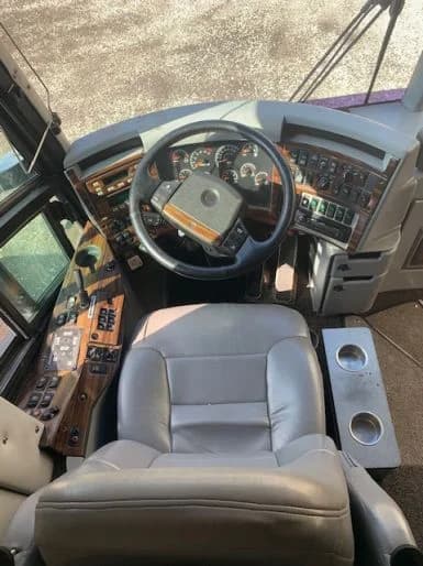2003 MCI Entertainer Bus - Image 15