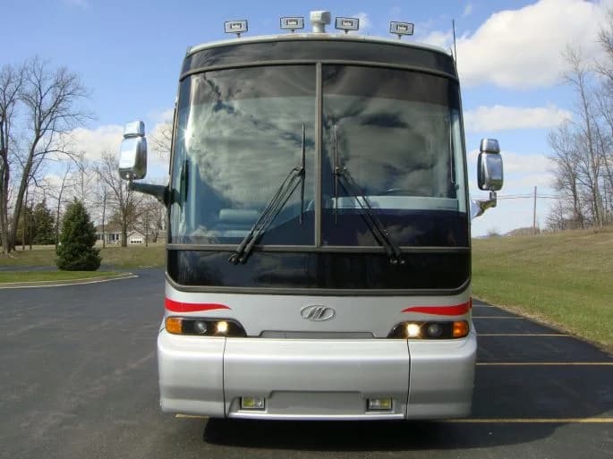 2003 MCI Entertainer Bus - Image 3