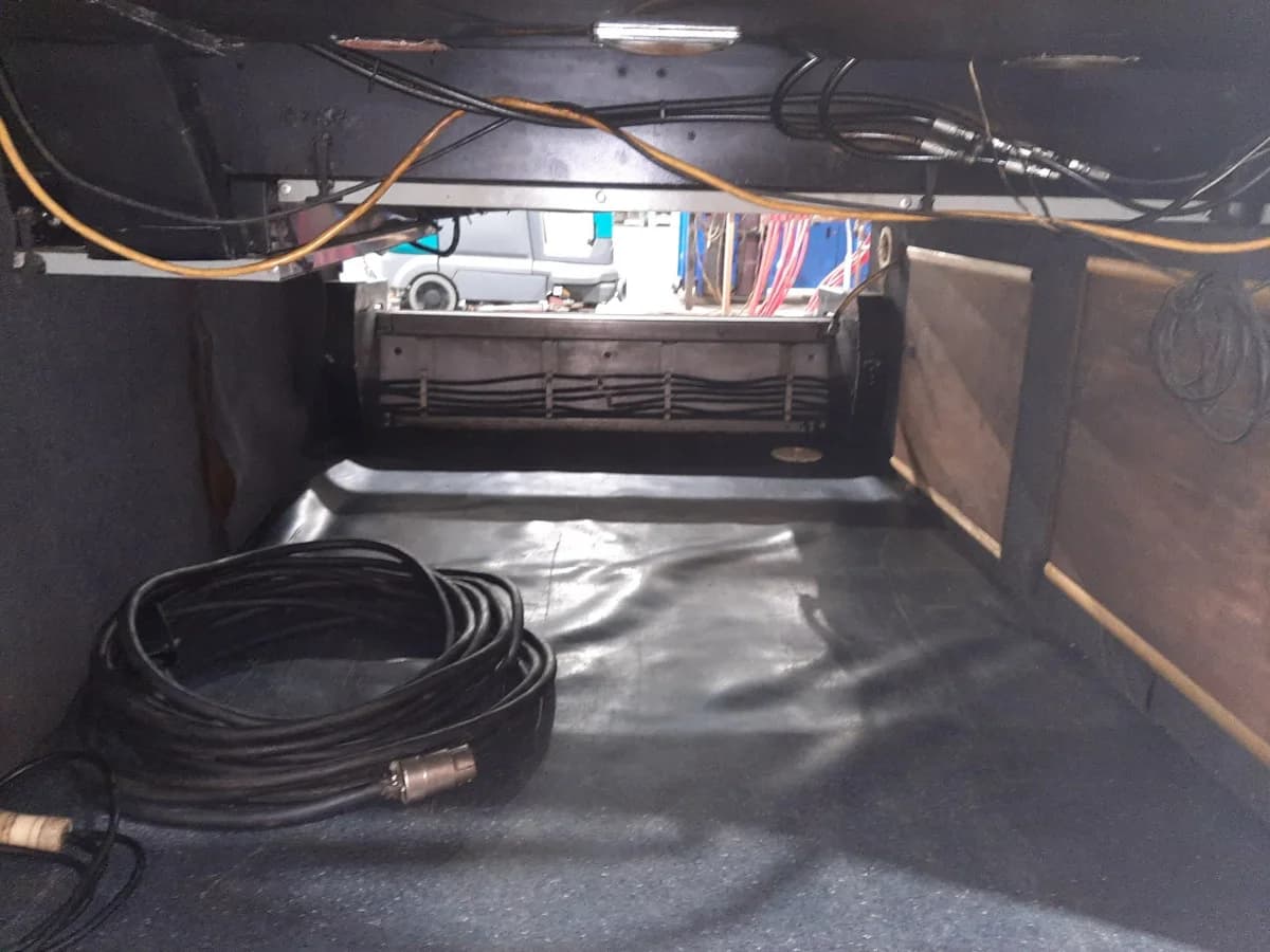 2003 MCI Entertainer Bus - Image 35