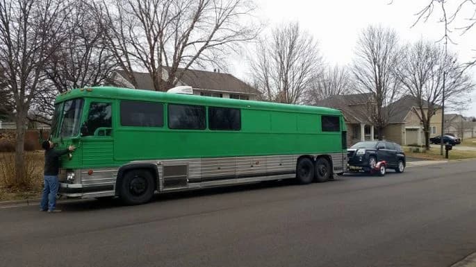 1983 MCI MC9 Motorhome Conversion - Image 2