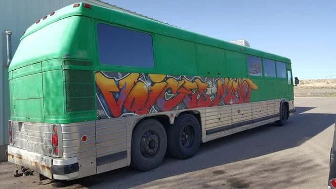 1983 MCI MC9 Motorhome Conversion - Image 3