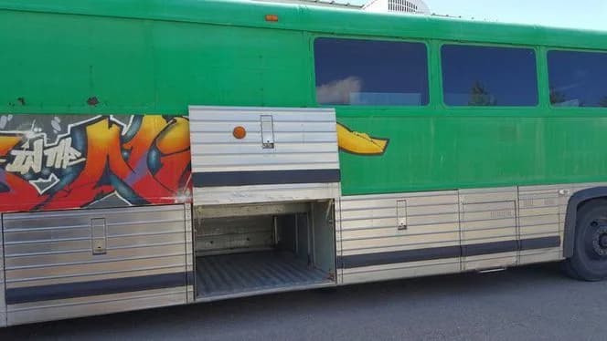 1983 MCI MC9 Motorhome Conversion - Image 6