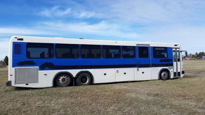 2001 Neoplan 2800 Wheelchair Lift Equipped - Image 1